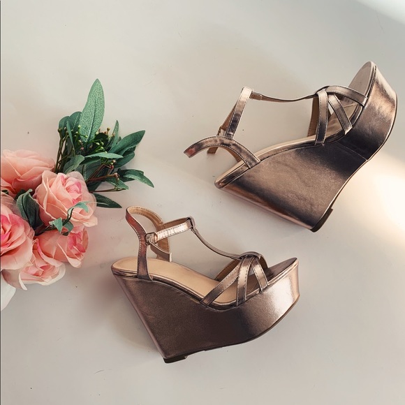 Forever 21 brand π gold wedges